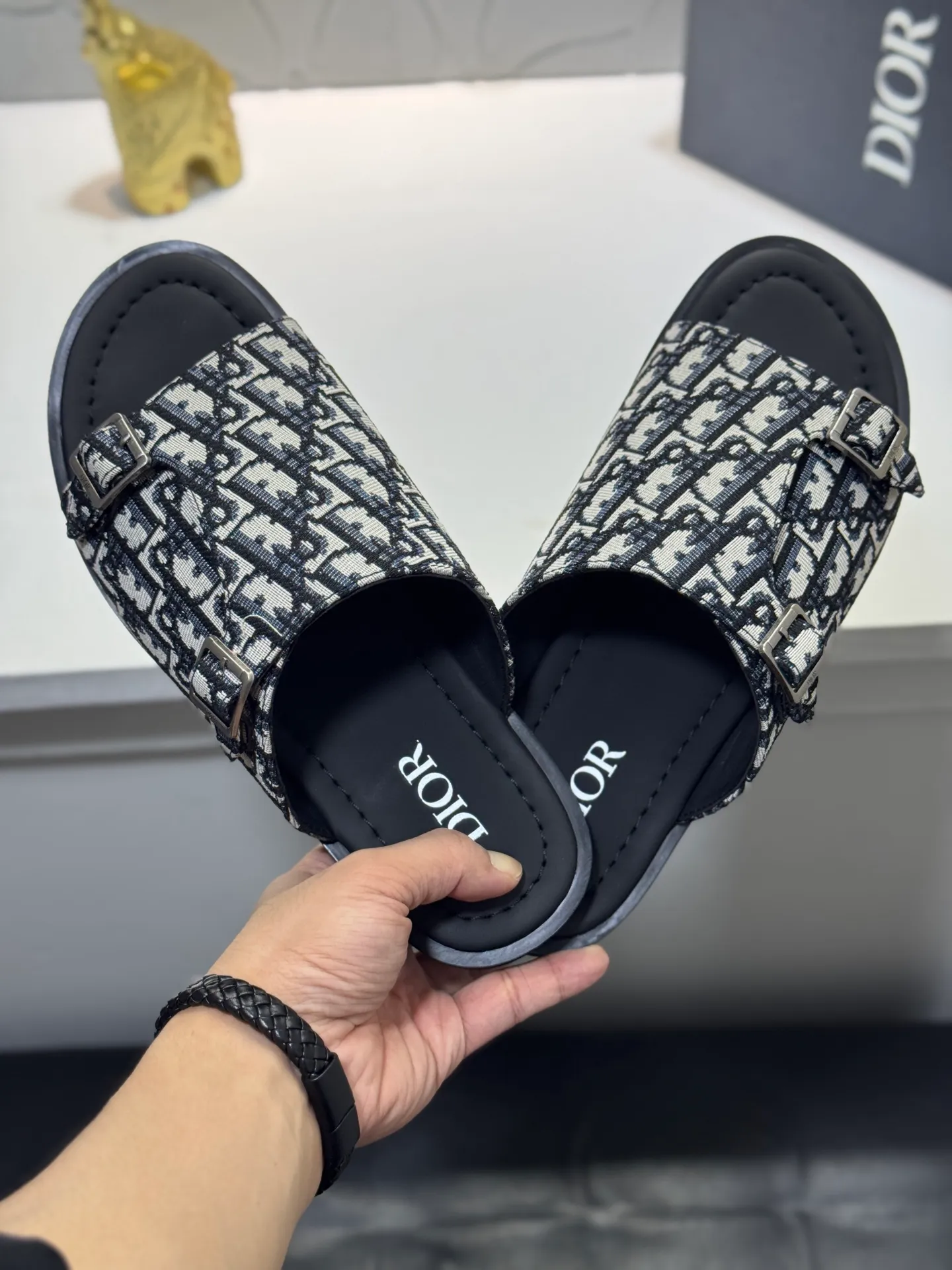 Men's men's shoes 💰320 [New style] 🦇🦇𝐂𝐡𝐫𝐢𝐬𝐭𝐢𝐚𝐧 𝐃𝐢𝐨𝐫 Dior slippers - the latest hot sandals, classic sandals, original replicas, super durable and versatile, cowhide leather with hardware accessories, very comfortable on the feet Look slim and white. Original molded outsole size: 38-44 (.45. Customized